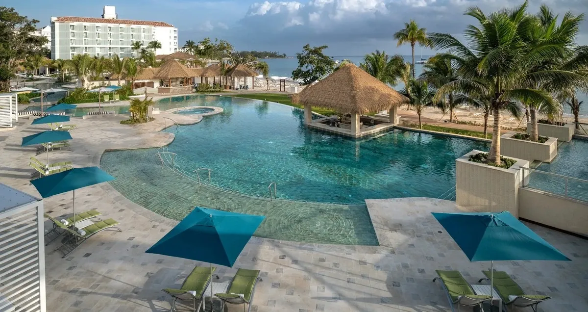 Sandals_Dunns_River_pool_beach_8e778646ae.webp