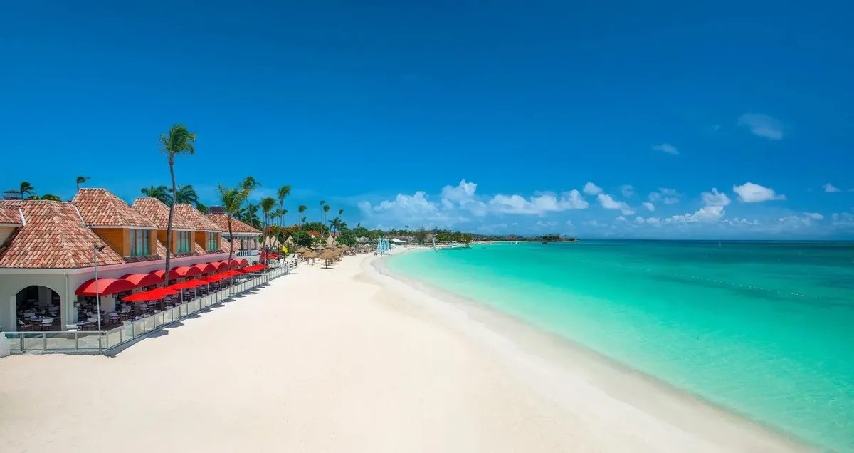 Sandals_Grande_Antigua_beach_7df2e466af.webp