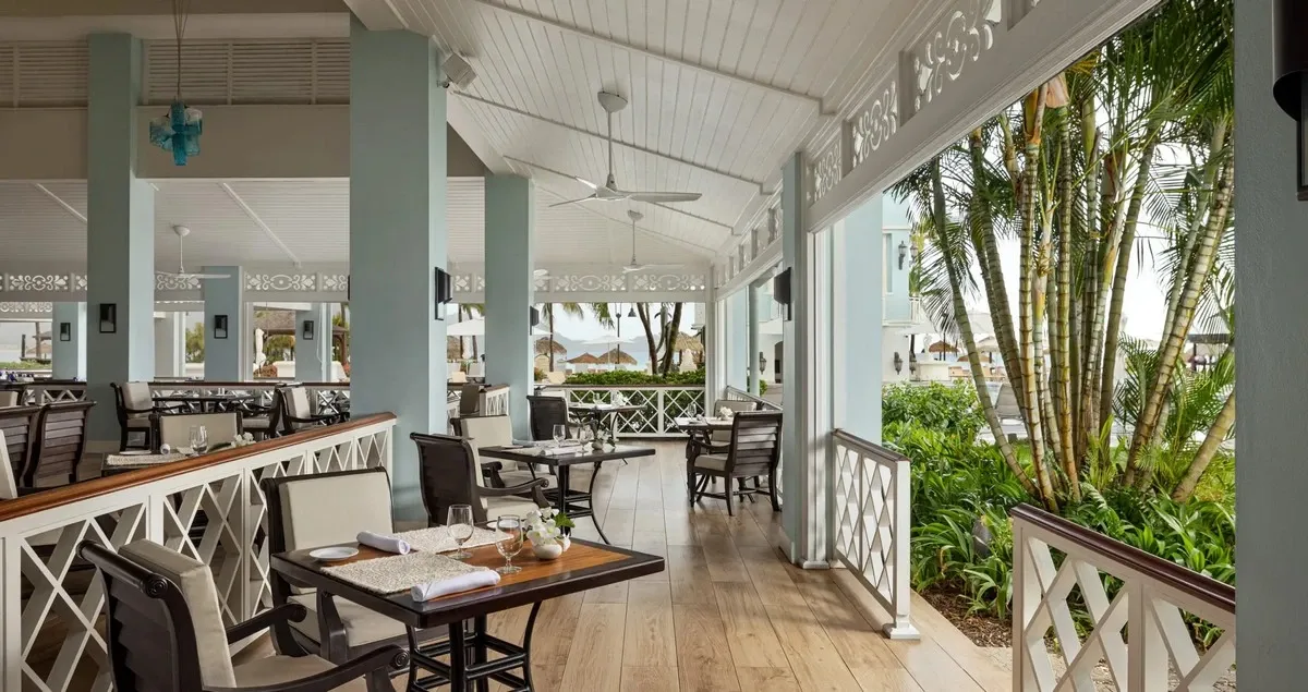 Sandals_Grande_St_Lucian_Bayside_restaurant_f350e37a7f.webp