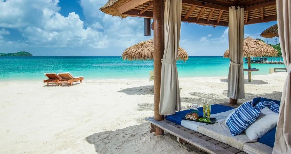 Sandals_Grande_St_Lucian_beach_cabana_8f3a39a19b.webp