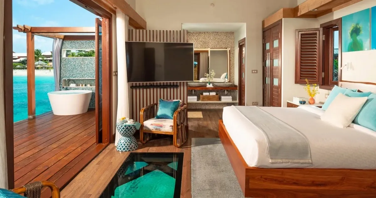 Sandals_Grande_St_Lucian_overwater_bungalow_room_a0cb2b4503.webp