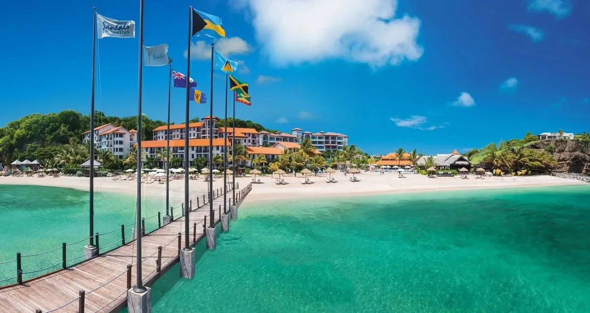 Sandals_Grenada_beach_entrance_7c999fea4a.webp