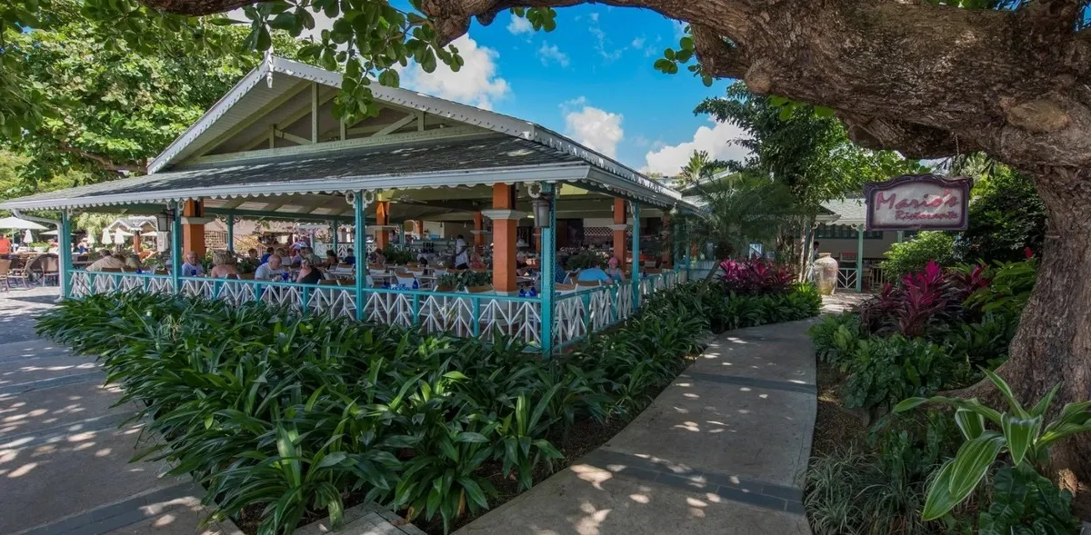 Sandals_Halcyon_Beach_Bayside_restaurant_b1a31e2fa3.webp