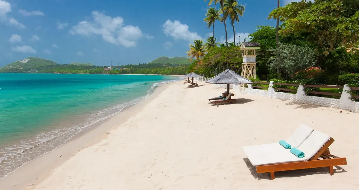 Sandals_Halcyon_Beach_beach_sand_46b7f1b874.webp