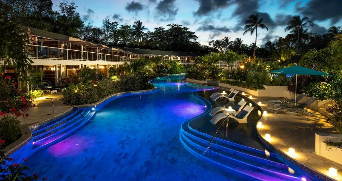Sandals_Halcyon_Beach_pool_night_6739ddadb0.webp