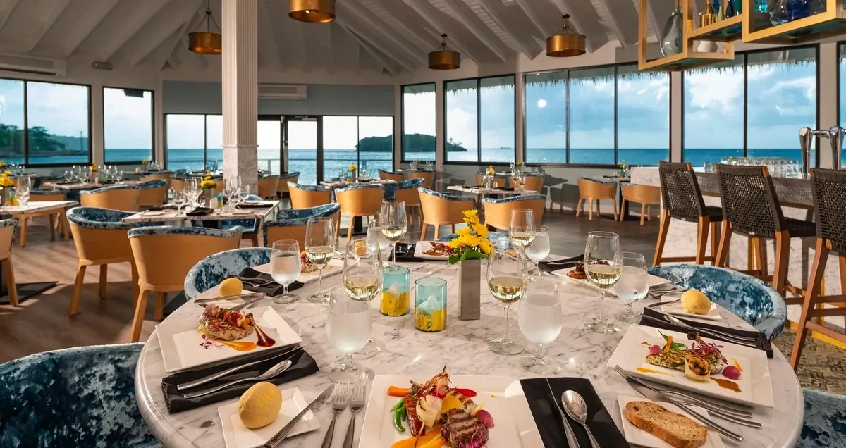 Sandals_Halcyon_Beach_restaurant_5eb4d69b8c.webp