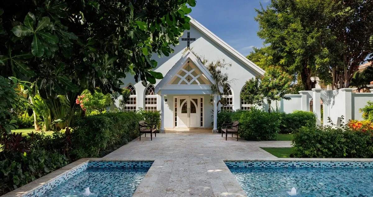 Sandals_Montego_Bay_chapel_0c3c926e63.webp