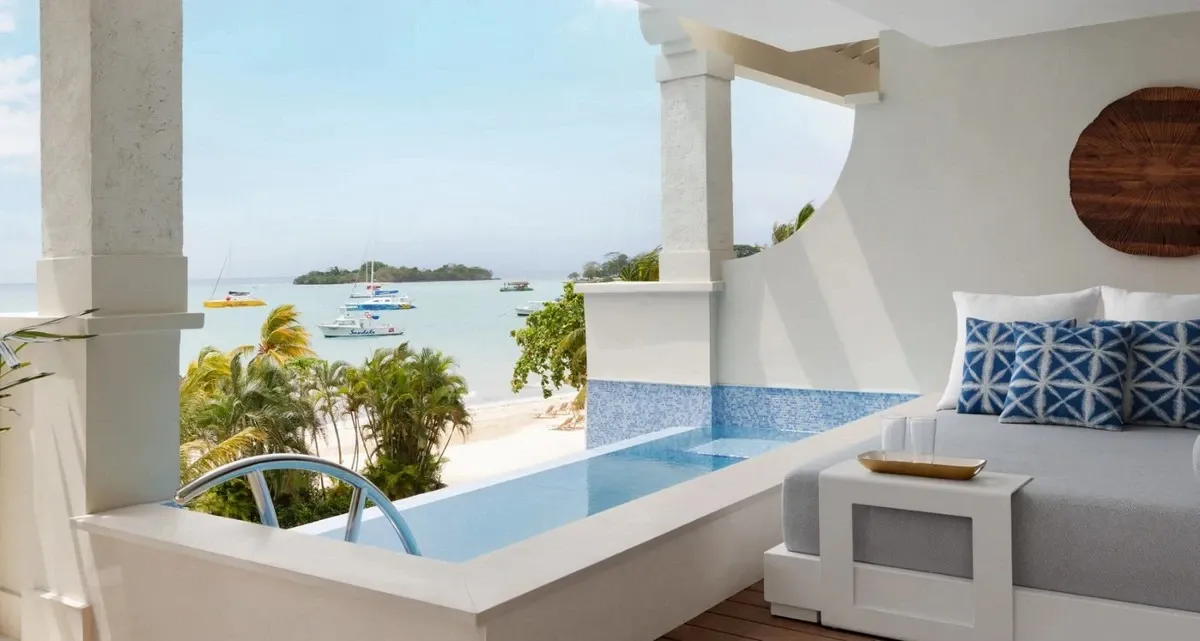 Sandals_Negril_Butler_Elite_Suite_skypool_af2b4096e1.webp