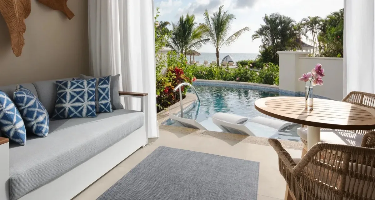Sandals_Negril_Club_Sandals_room_swim_up_pool_a8a8c3c047.webp