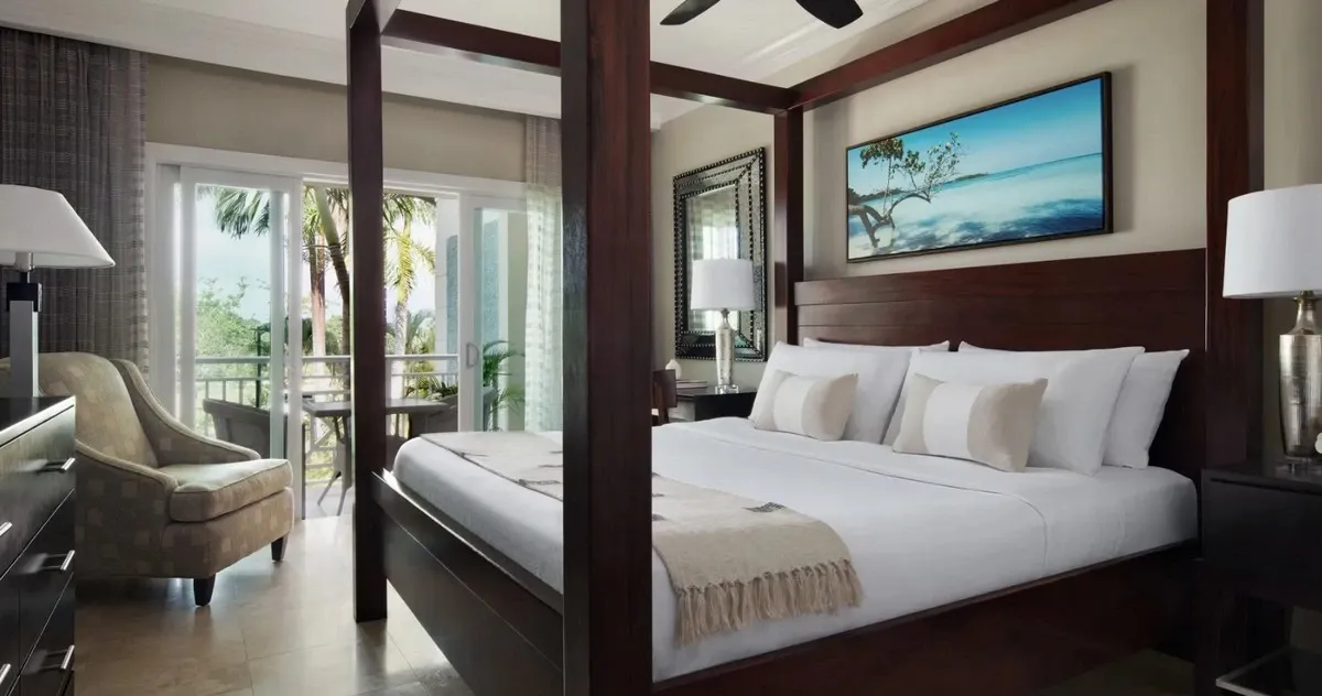 Sandals_Negril_Luxury_Room_9be6a49684.webp