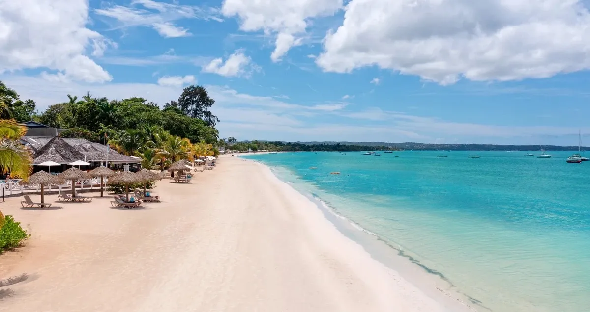 Sandals_Negril_seven_mile_beach_2b0eb23de0.webp