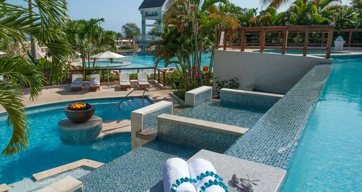Sandals_Resorts_Ochi_pool_3_8cd818e6fe.webp