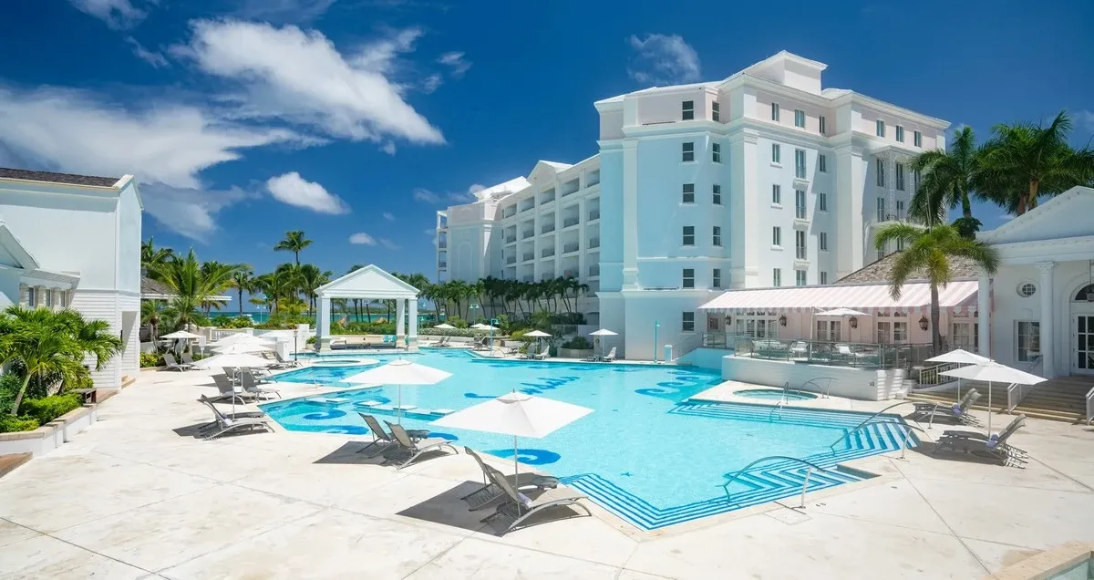Sandals_Royal_Bahamian_Pool_e19f2c0aa3.webp