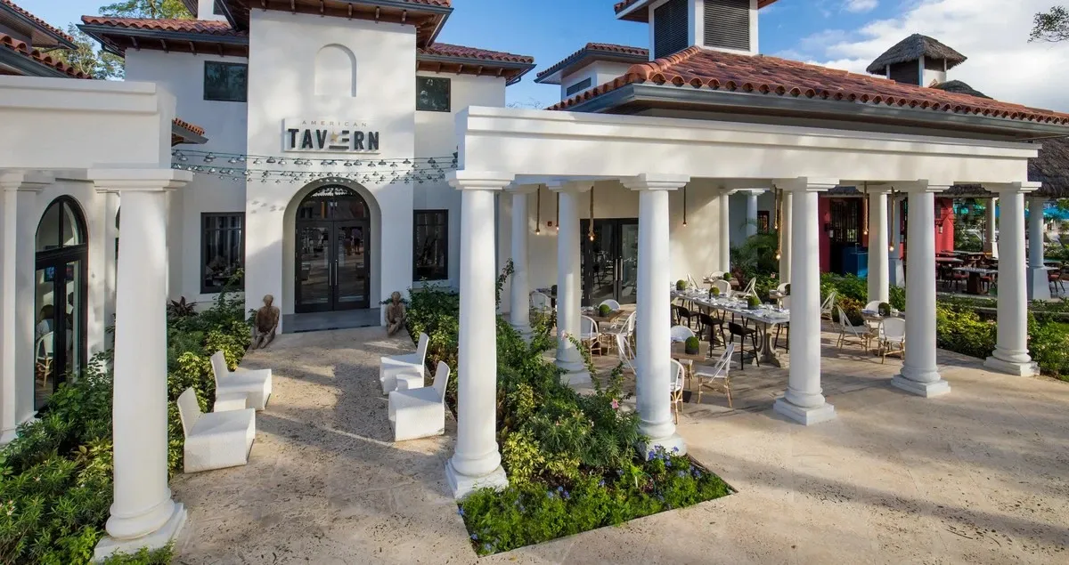 Sandals_Royal_Barbados_American_Tavern_df1cb771f9.webp
