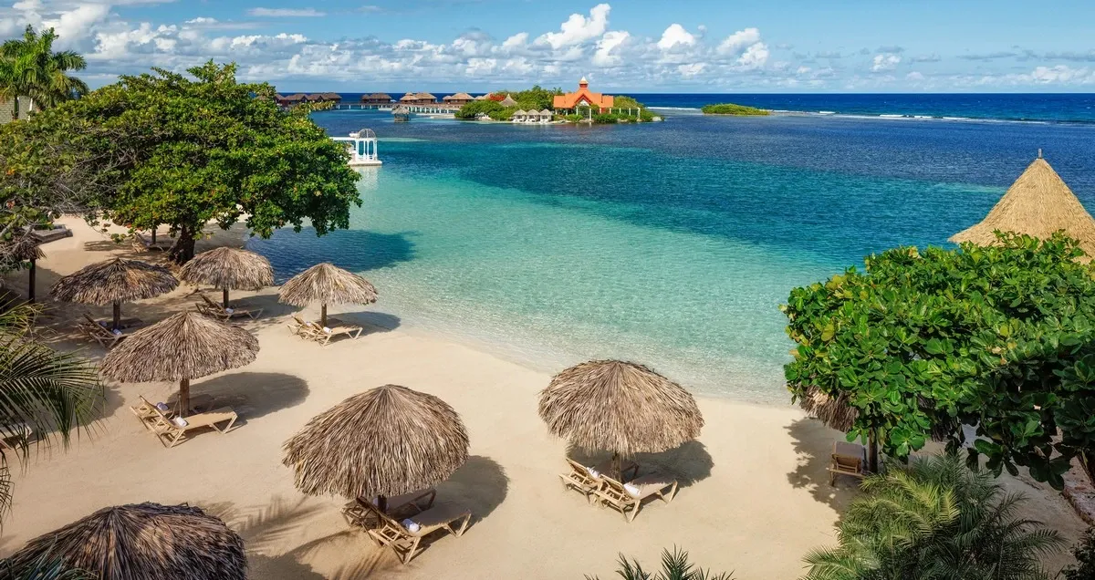Sandals_Royal_Caribbean_beach_bb0f8b0eed.webp