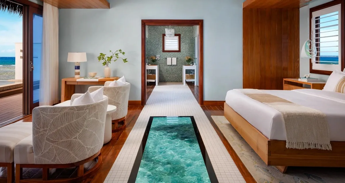 Sandals_Royal_Caribbean_overwater_vila_room_63e3936b3f.webp