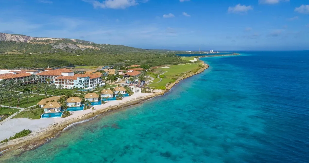 Sandals_Royal_Curacao_beach_entrance_8dc917fe12.webp