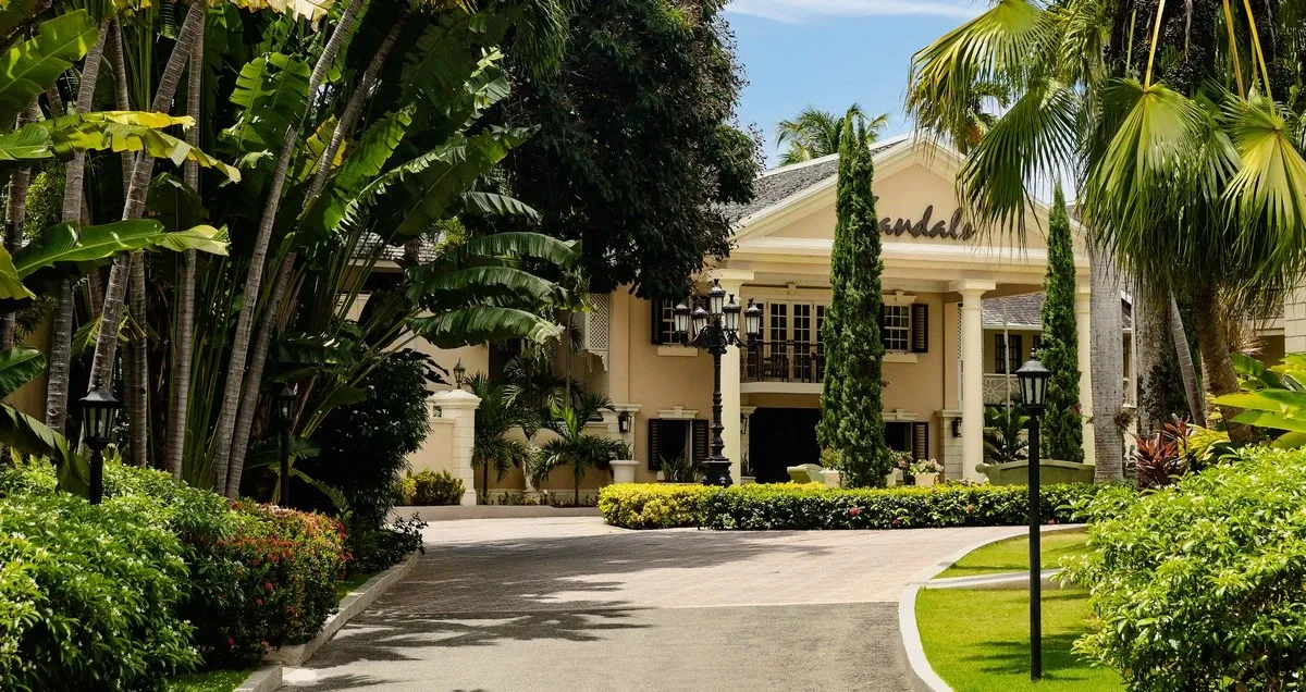 Sandals_Royal_Plantation_resort_entrance_9cf28f2d28.webp