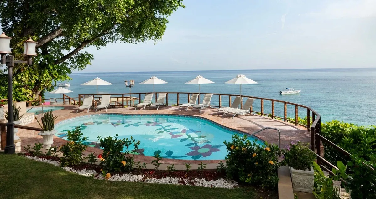 Sandals_Royal_Plantation_resort_pool_fc9df38cc9-1.webp