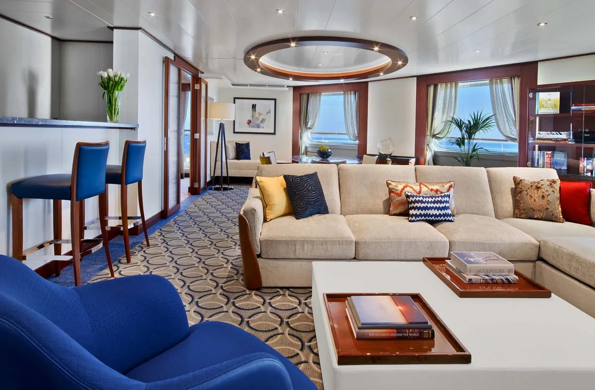 Seabourn_Cruise_Line_Signature_Suite_01a514a2bb.webp
