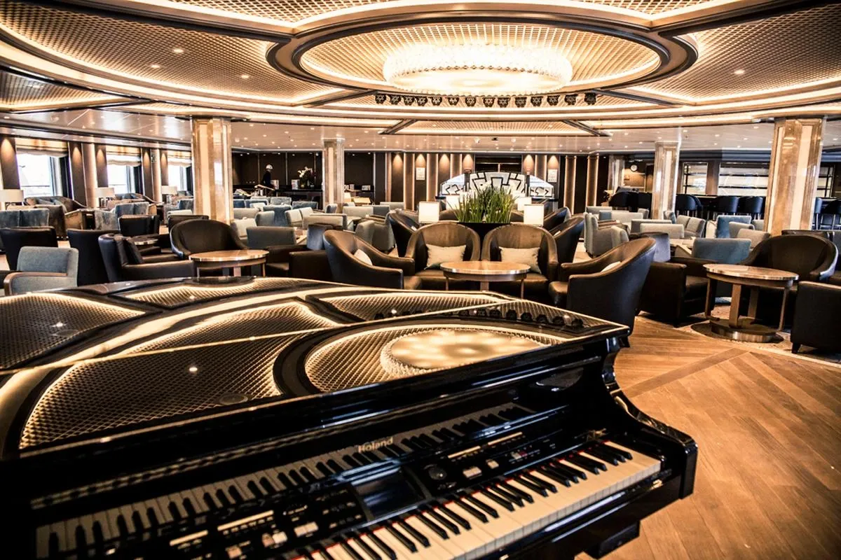 Silversea_Cruises_Piano_bar_2ac96f2c62.webp