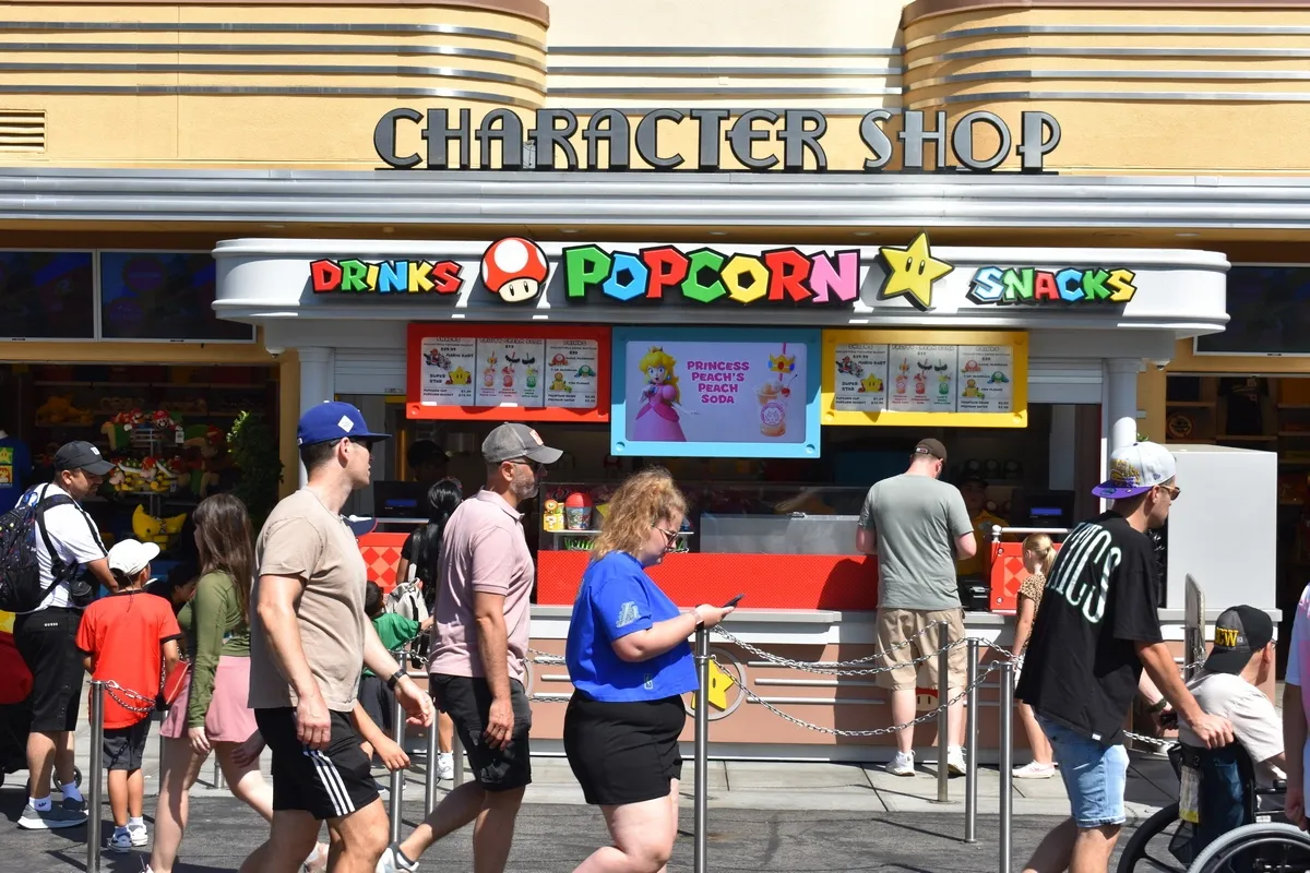 Super_Nintendo_World_snack_kiosk_b4501db365.webp