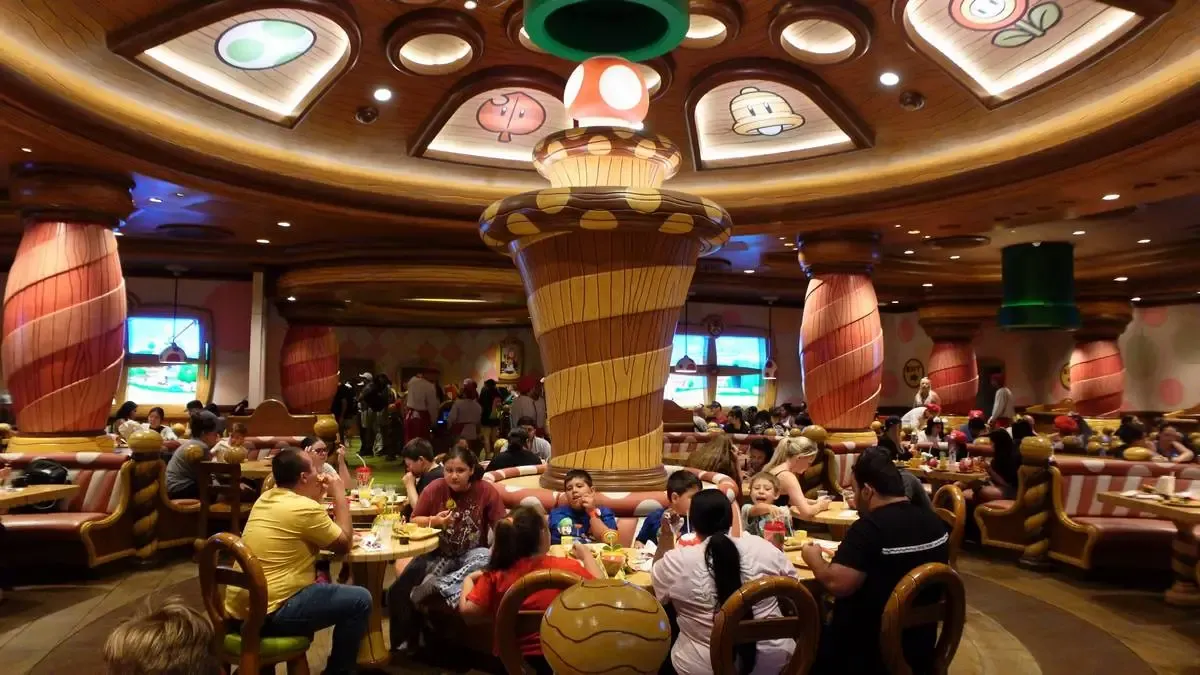 Super_Nintendo_World_toadstool_cafe_tables_09f7a99705-1.webp