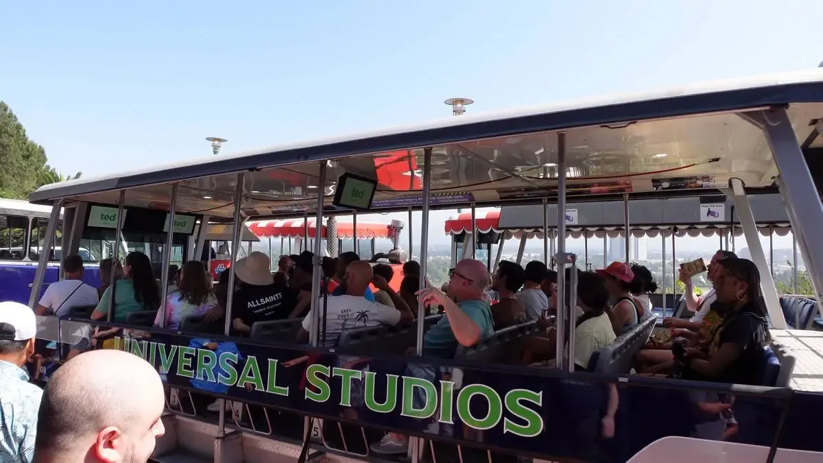 Universal_Studio_Tour_ride_vehicle_56a0562073.webp