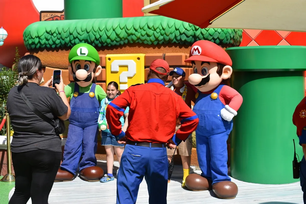 Universal_Studios_Hollywood_Mario_Luigi_Super_Nintendo_World_3ed460dc4d.webp