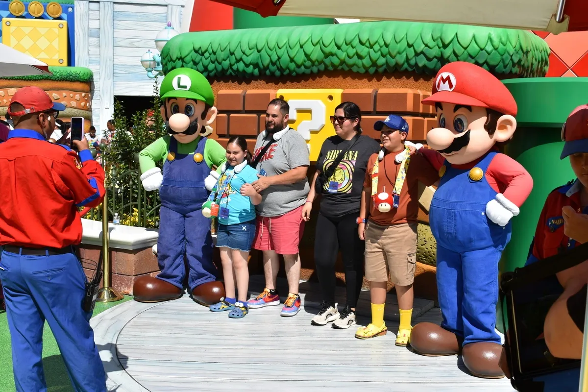 Universal_Studios_Hollywood_Super_Nintendo_World_Mario_a2cfb7a662.webp