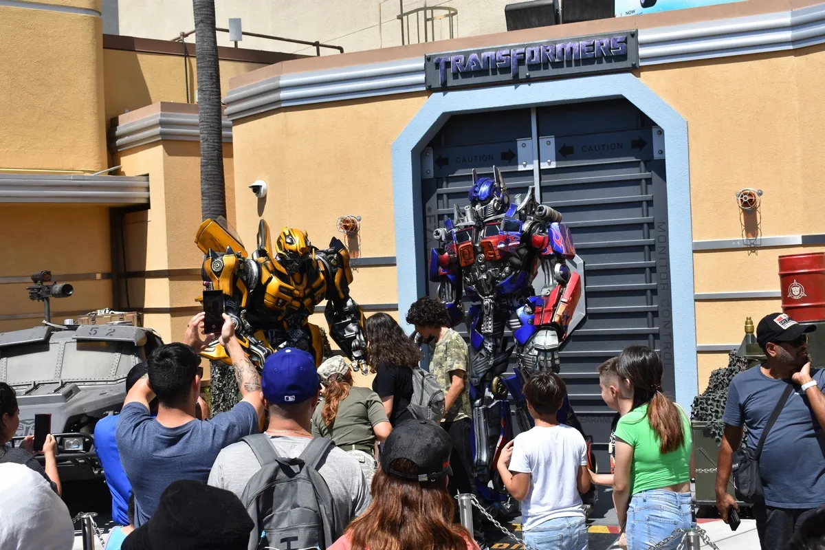 Universal_Studios_Hollywood_Transformers_meet_greet_0e1c2290a3.webp