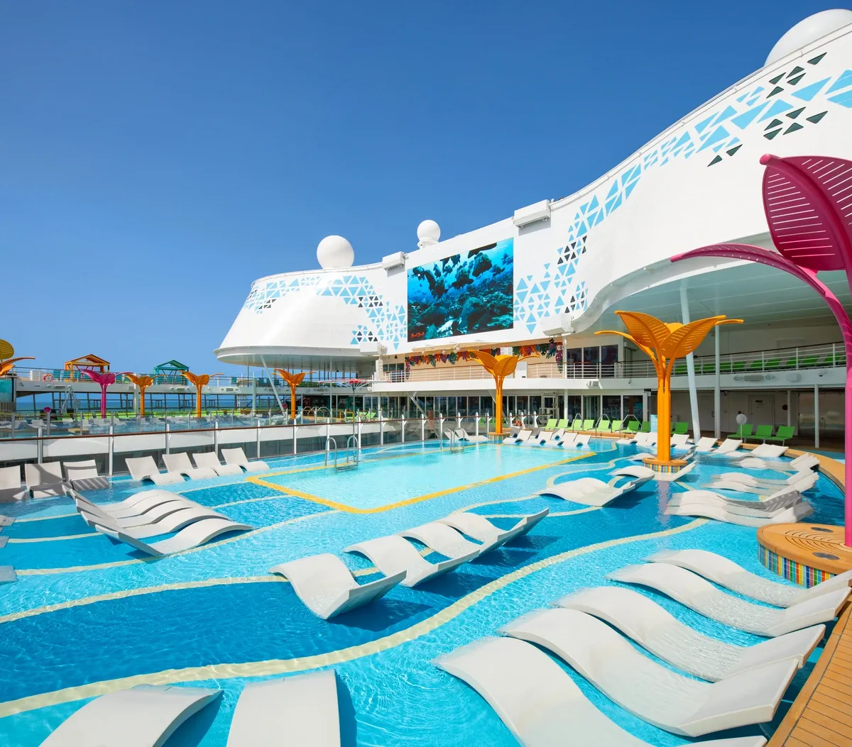 Utopia_of_the_Seas_pool_54d433c265.webp