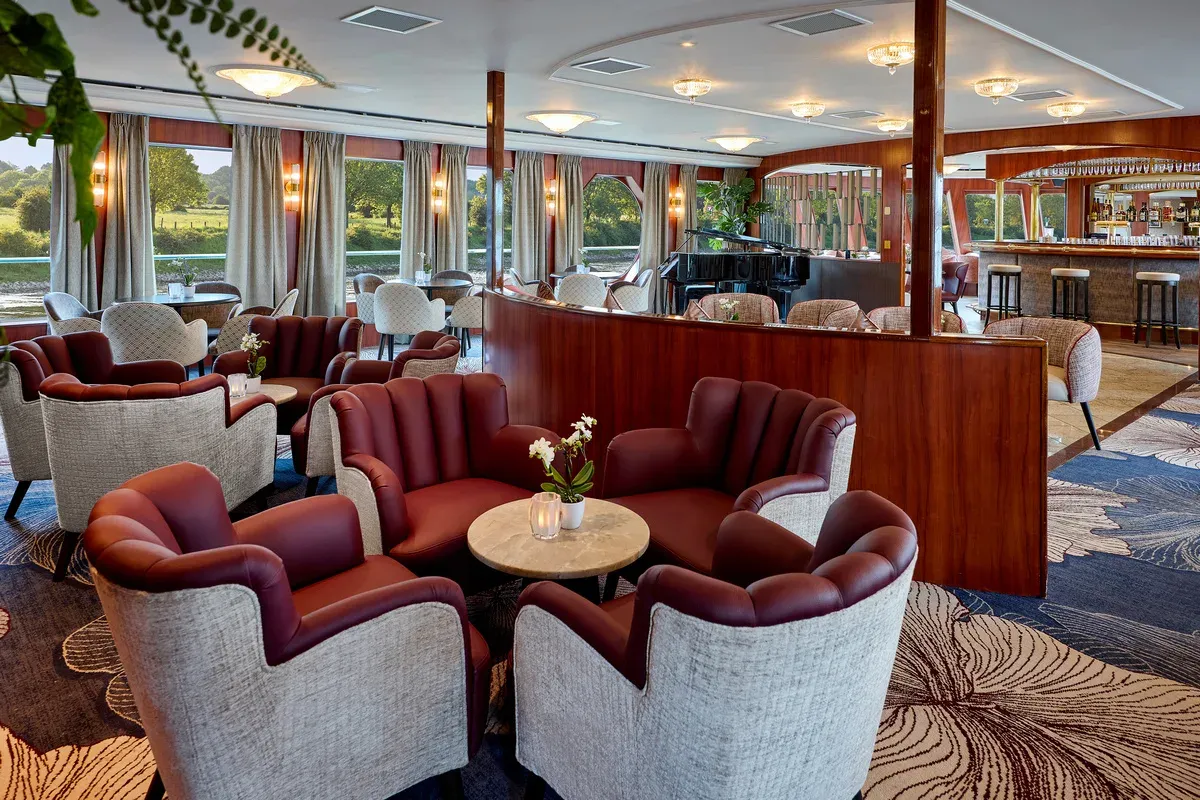VIVA_Cruises_Lounge_da8385b541.webp