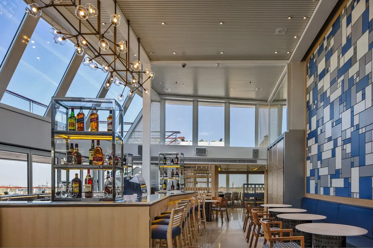 Viking_Cruise_Line_bar_restaurant_f610d02297.webp