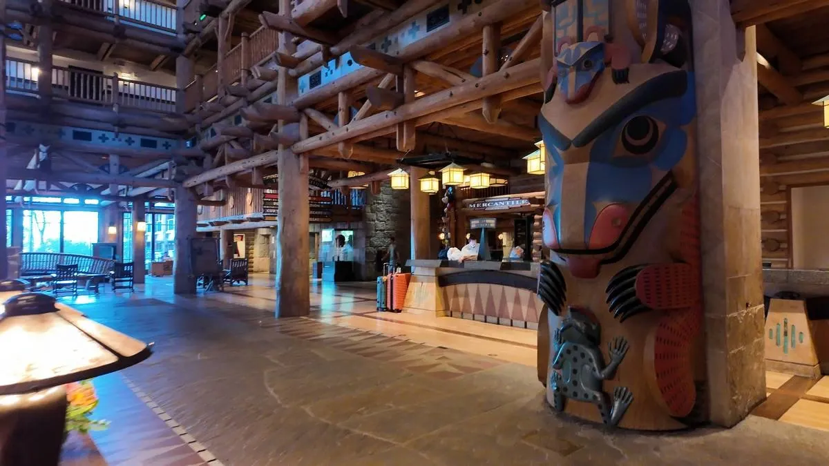 Wilderness_Lodge_totem_36c778e750.webp