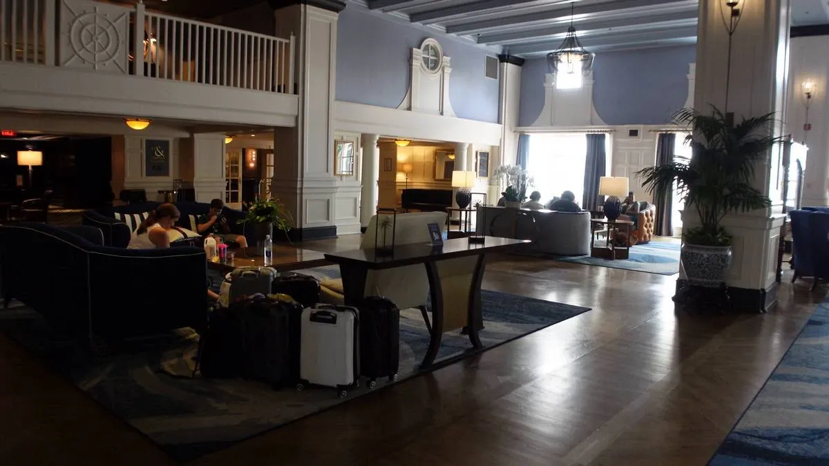 Yacht_Club_Resort_lobby_a7f69ac4ce.webp